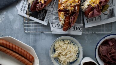 LAFOOD pastrami-hot-dog